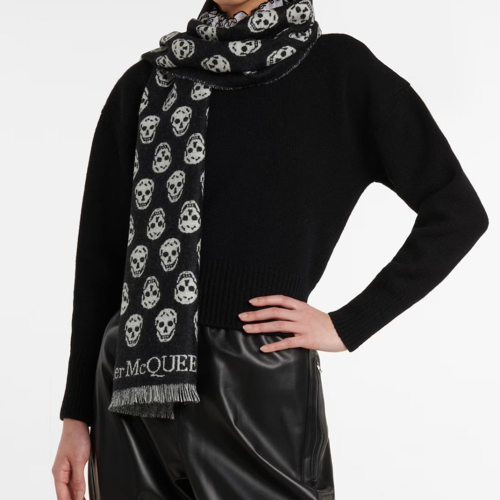 ALEXANDER MCQUEEN Skull Print Wool Scarf Reversible BNWT Black Oyster